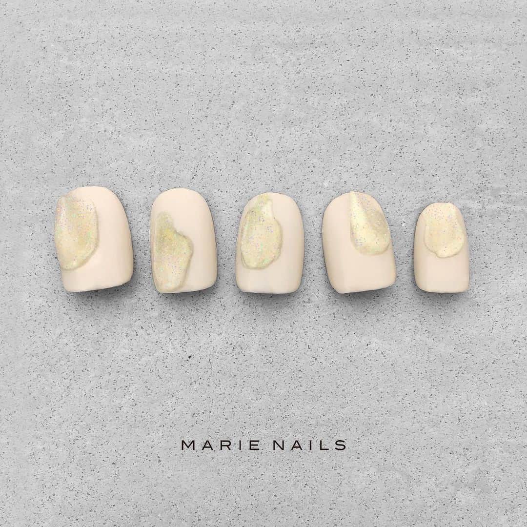 marienails_jpnのインスタグラム：「#nailist #marienails #nail #nails #naildesign #nailart #fashion #いわき #磐田 #洛北 #京都 #梅田 #堀江 #神戸 #マリーネイルズ #ネイルデザイン #ネイル #ジェルネイル #ファッション #ネイルサロン #ネイリスト #お洒落さんと繋がりたい #美甲 #ネイルアート #おしゃれ #コーデ」