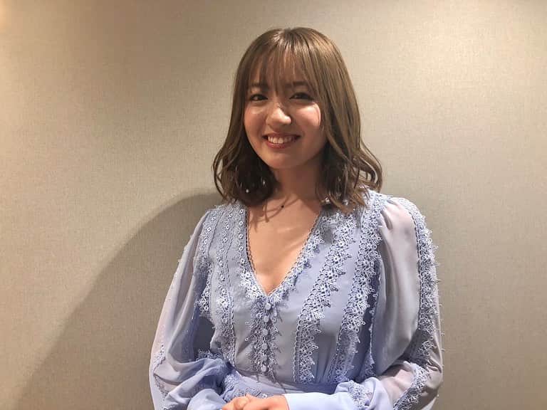 のインスタグラム：「リリースから1ヶ月⚡️ . . 配信EP「After All」 早いものでリリースより1ヶ月❗️ たくさんのご視聴ありがとうございます。これからもたくさんお楽しみください◎ Apple Music, Spotify, LINE MUSICなど各音楽配信サービスにて配信中🥳 Link👉ストーリーズから emikosuzuki.lnk.to/AfterAll-EP . . #今回はMV撮影時のオフショット #MVフルverの再生回数がまもなく50万⁉️ #ありがとうございます！！ #サブスクもMVもよろしくお願いします🥺 #AfterAll #鈴木瑛美子  by staff」