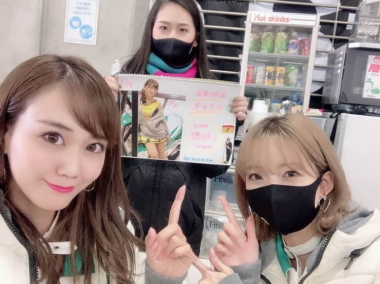 有馬綾香のインスタグラム：「明日は8番手スタート！！！  泣いても笑っても明日が最後か…  ノーウェイトだからこそ勝ちたい！！！！！  今回現地に行けてないけど、 ぱんの写真を使ってこんなのを作ってくれました😭  愛しかない最高のチーム！！！  全力で応援するし 一緒に応援してほしいです！！！  明日もインスタライブやるから @lotusjapan_lci  チェックしてね！！！  #supergt2020 #lotus」