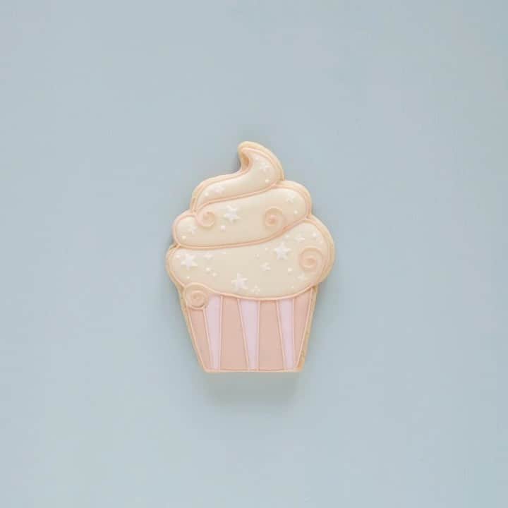 KUNIKAのインスタグラム：「🧁🍪😋🎶  #artofkunika」