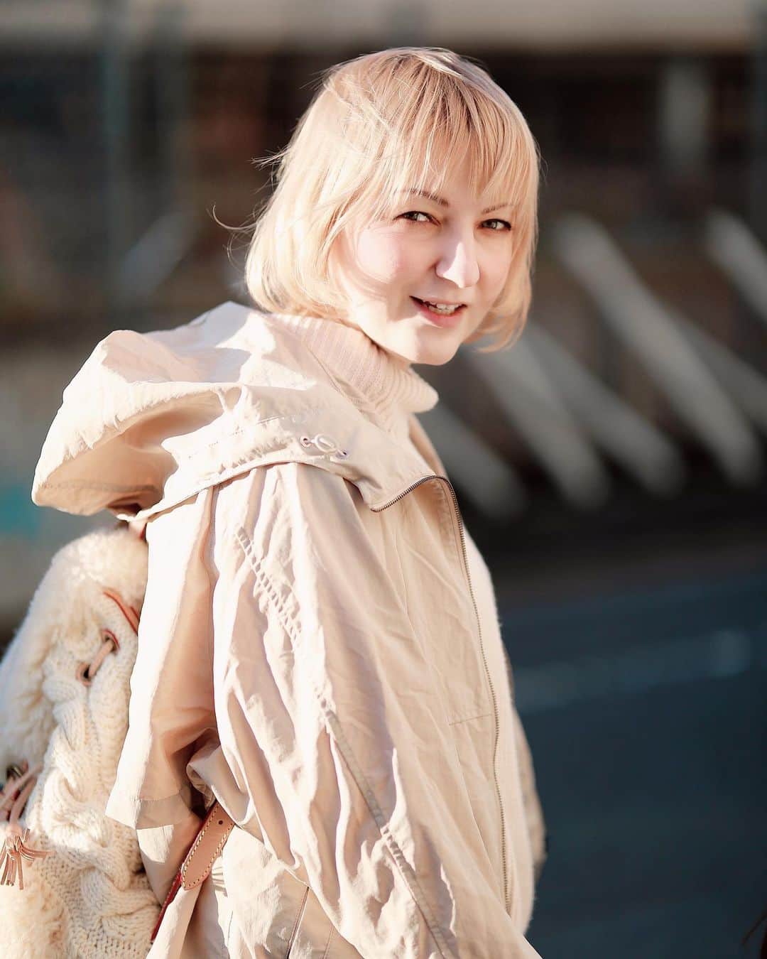 Jenyaのインスタグラム：「今日の風が寒かったね 完全に　#ワンマイルコーデ の私  ウィンドブレーカー　@uniqlo #ユニクロ  ニット　@adametrope  デニム　@redcardtokyo   えみり @jenya_baby  @catherine_cottage @bijoux_and_bee  @ifmecalin #ifmecalin   #イセタニスタ　#イセタニスタkids   #親バカ部 #ママとこ #コドモノ #ベビーモデル #ベビー服 #ママライフカメ #コドモダカラ #キッズファッション #キッズモデル #ハーフキッズ #子供写真 #3歳8ヵ月　#mamagirl #オシャレキッズ #ベビフル #ママリ #ママポスト　#メルママ　#5dmarkiv  #moments_of_childhood #bestphoto_japan #ポトレ撮影隊　#nipponpic」
