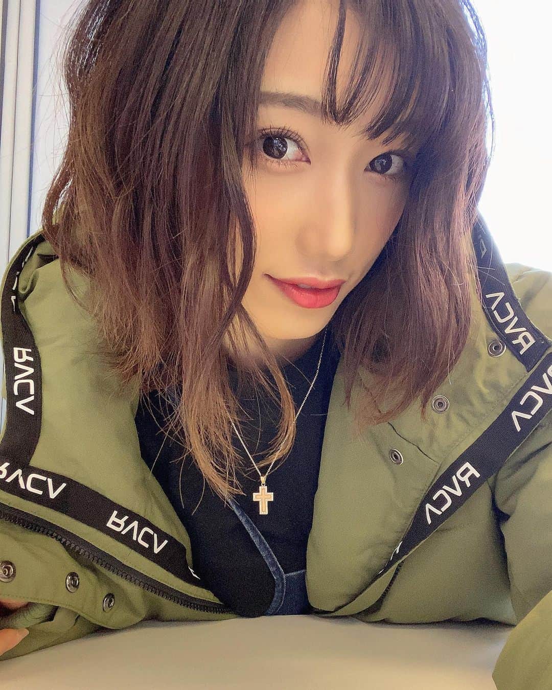 のインスタグラム：「RVCAのダウン暖かい♡ . 今度全身撮ってのせよ🤍🤍🤍 . . . . . #rvca #rvcajapan #love #follow #followmeJP #followme #Japanesegirl #japan #instagood #instadiary #instalike #instamood #instalove #instafollow #instapic #instaphoto #tokyo #东京 #粉我 #偶像 #赞 #gravure」
