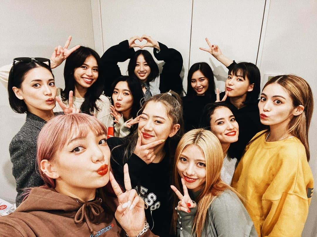 E-girlsさんのインスタグラム写真 - (E-girlsInstagram)「⭐️﻿ ﻿ 本日は『E-girls Special LIVE & TALK Show』を ご覧頂きありがとうございました💖﻿  観れていないよ🥺という方はまだ間に合いますので 是非チェックして頂けたら嬉しいです🎅🏻✨﻿ ﻿ 最高の時間をありがとうございました🥰﻿ ﻿ http://r.egfamily-m.jp/eglive1128﻿ ﻿ #egirls﻿ #ありがとう﻿ #💖﻿ #🎅🏻」11月28日 21時49分 - e_girls_official_