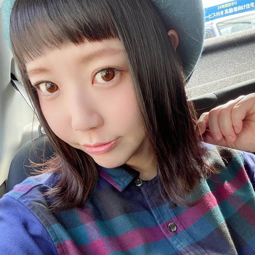 小鳥遊しほさんのインスタグラム写真 - (小鳥遊しほInstagram)「今日明日と鹿児島撮影です。かわいいワンピースとベレーはBEAMSで買いました。絶妙な同色の靴下を偶然持ってました。青緑すき。あ、私の身長は150cmでワンピースはフリーサイズです。3色ありました。気になった人は買ってお揃いになりましょう👨‍👩‍👧‍👦  お昼はマグロラーメンを食べました。 濱田酒造さんからのインスタライブもありがとうございました☺️  このあとは名山堀の酒場で撮影です🍺  なんだか鹿児島にきてから食べても食べてもお腹がすきます。なんでですか？もぐもぐ🐔  みなさんも良い週末をー！🥰  #鹿児島 #鹿児島県 #鹿児島グルメ  #マグロラーメン #るるぶ #rurubuandmore #beams #fashion #coordinate」11月28日 21時53分 - shihotakanashi