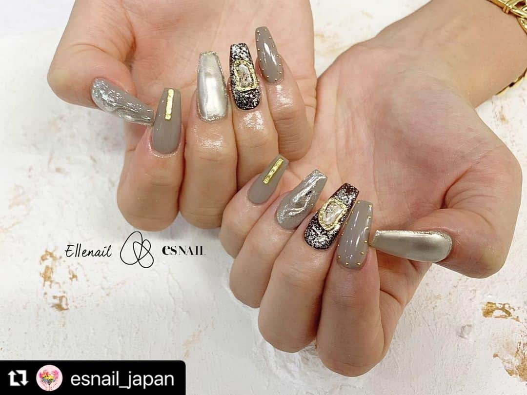 木下優樹菜さんのインスタグラム写真 - (木下優樹菜Instagram)「🥰♥️♥️♥️ありがとぉ♥️♥️♥️ #Repost @esnail_japan with  ・・・ OF2011-59 木下優樹菜さん＠yukina1204xoxo✨ . . . @ellenail_shibuya @ellenail_shinjuku  @esnail_kichijoji  @esnail_omiya  @esnail_nagoya  @esnail_osaka  @esnail_fukuoka  #nail#nails#nailart#naildesign#esnail#ellenail_shibuya#gelnail#ネイル#ジェルネイル#elleネイル#esネイル#ネイルデザイン#美甲#네일아트 #tokyo#shibuya#newnail#渋谷店#新宿店#吉祥寺店#大宮店#名古屋店#大阪店#福岡店#ニュアンスネイル」11月28日 22時14分 - yukina1204xoxo