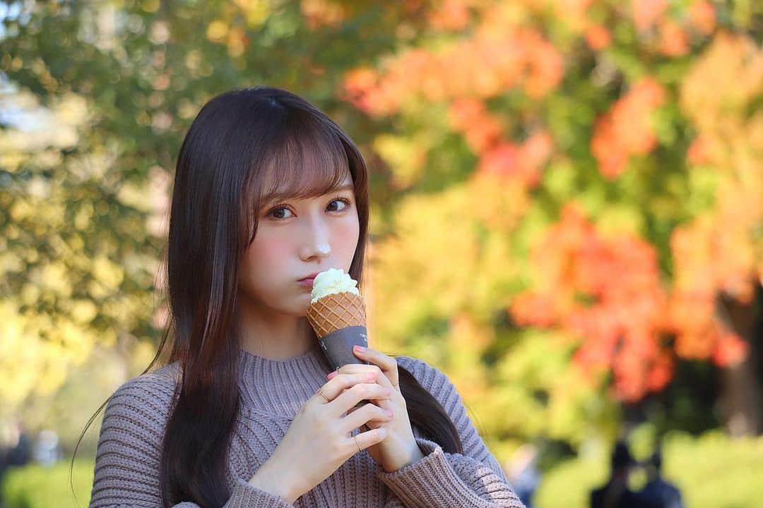 矢倉楓子さんのインスタグラム写真 - (矢倉楓子Instagram)「このソフトクリーム、美味しかったなぁ☺️💕﻿ おすすめです☝️﻿ ﻿ でも、何味だっけ…？💭﻿ 𓈒𓏸梨かな…🍐  #ソフトクリーム #icecream  #lafrance ？#紅葉 #昭和記念公園」11月28日 22時08分 - fufu_ice