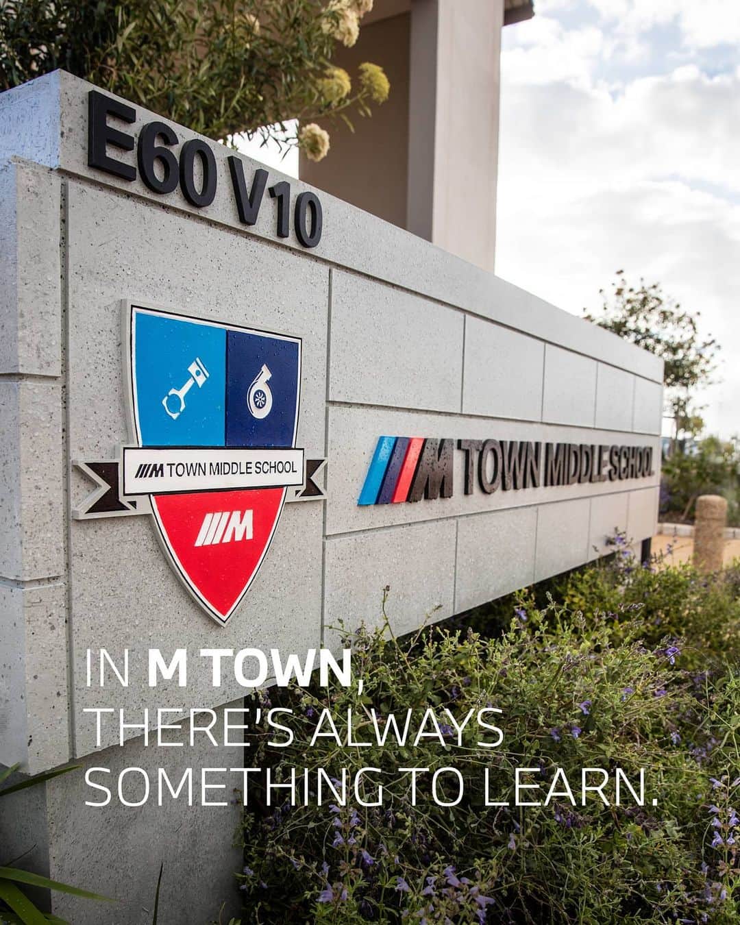 BMW Thailandさんのインスタグラム写真 - (BMW ThailandInstagram)「When you know what you're great at, it's okay to let the little things slip. M Town wasn't built on what's 'normal'...  #BMWM #TheM5 #M5 #MTown」11月28日 22時16分 - bmwthailand