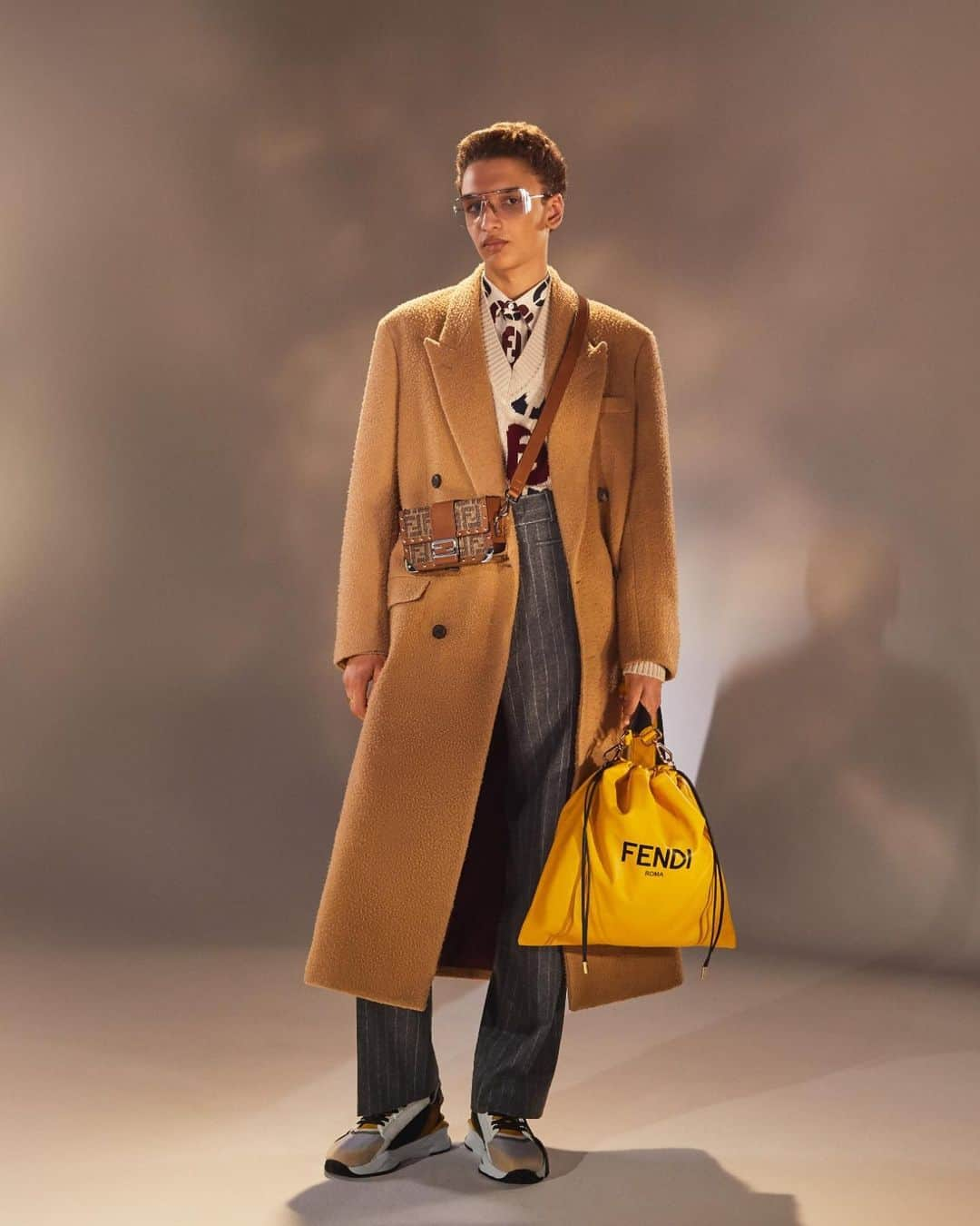 Fendiさんのインスタグラム写真 - (FendiInstagram)「#FendiFW20: where the classic sartorial codes and #Fendi’s signature disruptive creativity meet.  Photographer: @josh._.hight Stylist: @ganio Models: Noah Sapon & Jethro Sapon」11月28日 22時19分 - fendi