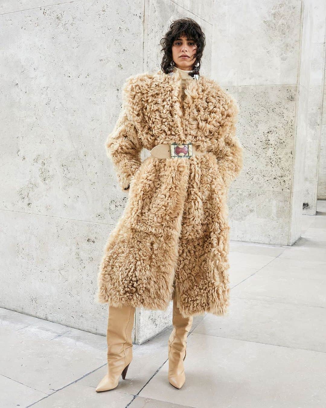 MATCHESFASHION.COMさんのインスタグラム写真 - (MATCHESFASHION.COMInstagram)「A timeless and versatile cold-weather investment, opt for @isabelmarant’s shearling coat for trips outdoors with family and friends.  Head to the link in bio to discover more of the label’s laid-back aesthetic.」11月28日 22時20分 - matches