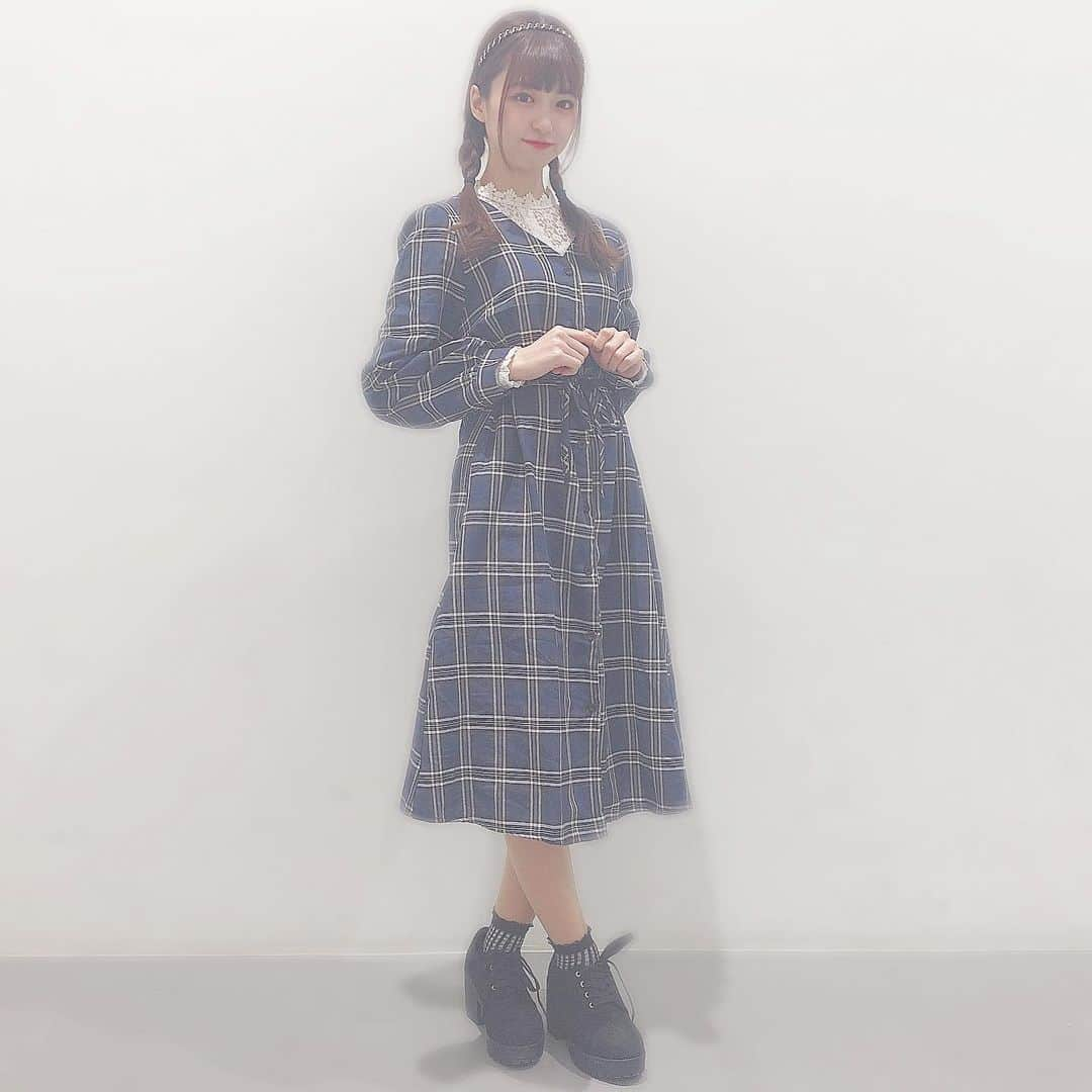 橋本陽菜さんのインスタグラム写真 - (橋本陽菜Instagram)「👗 * 今日の全身写真📸✨ 衣装の方が断然可愛いに決まってるけど #愛する人 の衣装に少し似てない？？💙 カチューシャ、ツインテール、 フリル、ワンピース、黒ヒール、 自分の好きなもので全身をコーディネート💖 どうですか〜？？ * #オンラインお話し会 #pyoncode #pyonstagram  #AKB48 #チーム8 #チームK #富山 #はるpyon #橋本陽菜 #圧倒的橋本陽菜 #橋本陽菜を広める」11月28日 22時31分 - 48pyonz_toyama