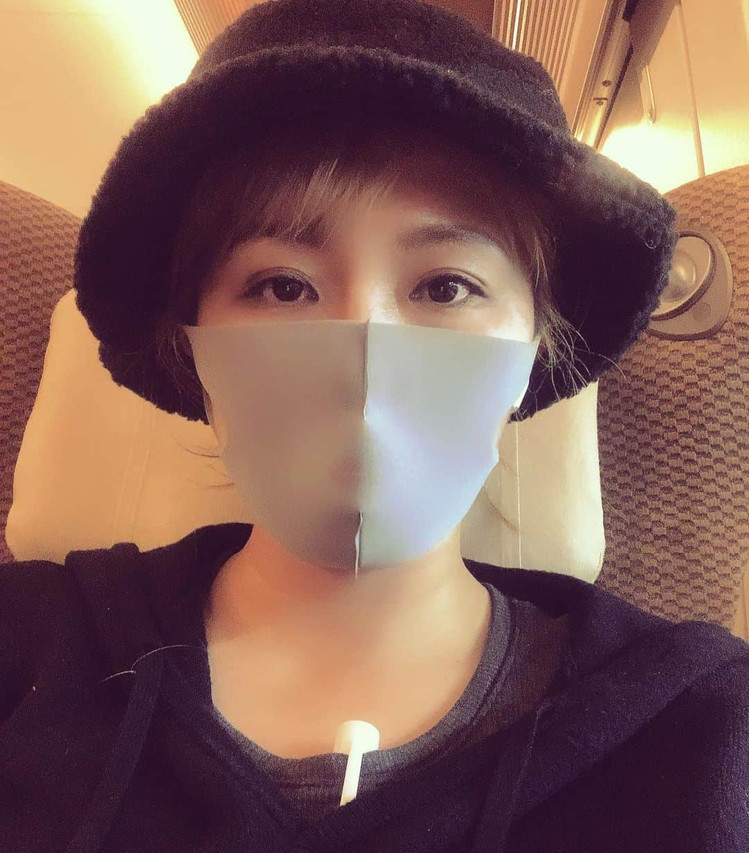 丸山桂里奈さんのインスタグラム写真 - (丸山桂里奈Instagram)「最近、帽子変えました🎵🎵🎵 もこもこ。ふわふわ。  #帽子 #だいすき #髪の毛確実崩れるけど #前髪よれよれだけど #すき #冬は帽子かぶると頭皮があたたか #頭皮から感謝を込めて #いい意味で #インスタバエ」11月28日 22時40分 - karinamaruyama