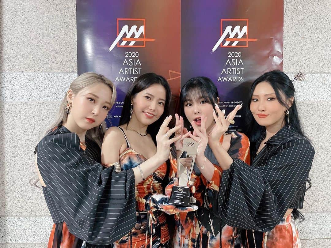 Mamamooさんのインスタグラム写真 - (MamamooInstagram)「. [#마마무] - 마마무가 2020 AAA 베스트 아티스트상을 수상하였습니다🙌🏻 - 우리 무무 여러분 너무 고맙고 사랑하누! 좋은 꿈 꿔요 맘나잇❤ - #MAMAMOO #AsiaArtistAwards」11月28日 22時38分 - mamamoo_official