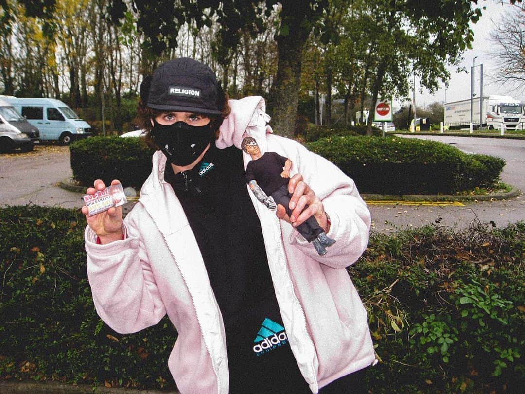 Don Brocoのインスタグラム：「Congrats to everyone who managed to snap up a Rob-Bot yesterday 🙌 They all come with a numbered authenticity card we signed the other day at South Mimms services 😂」
