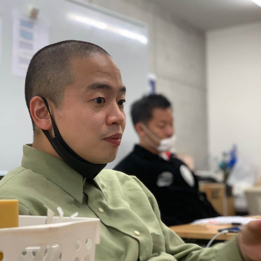溜口佑太朗のインスタグラム：「ゾフィーとザ・マミィの新ネタライブにゲストで呼んで頂きました。  ２組とも相変わらず面白くて大刺激です。 我々も年内は新ネタ祭りを掲げて、10月からの２ヶ月で新ネタが二桁いきました。 早く今年が終わりますように。  #ZOOMY」