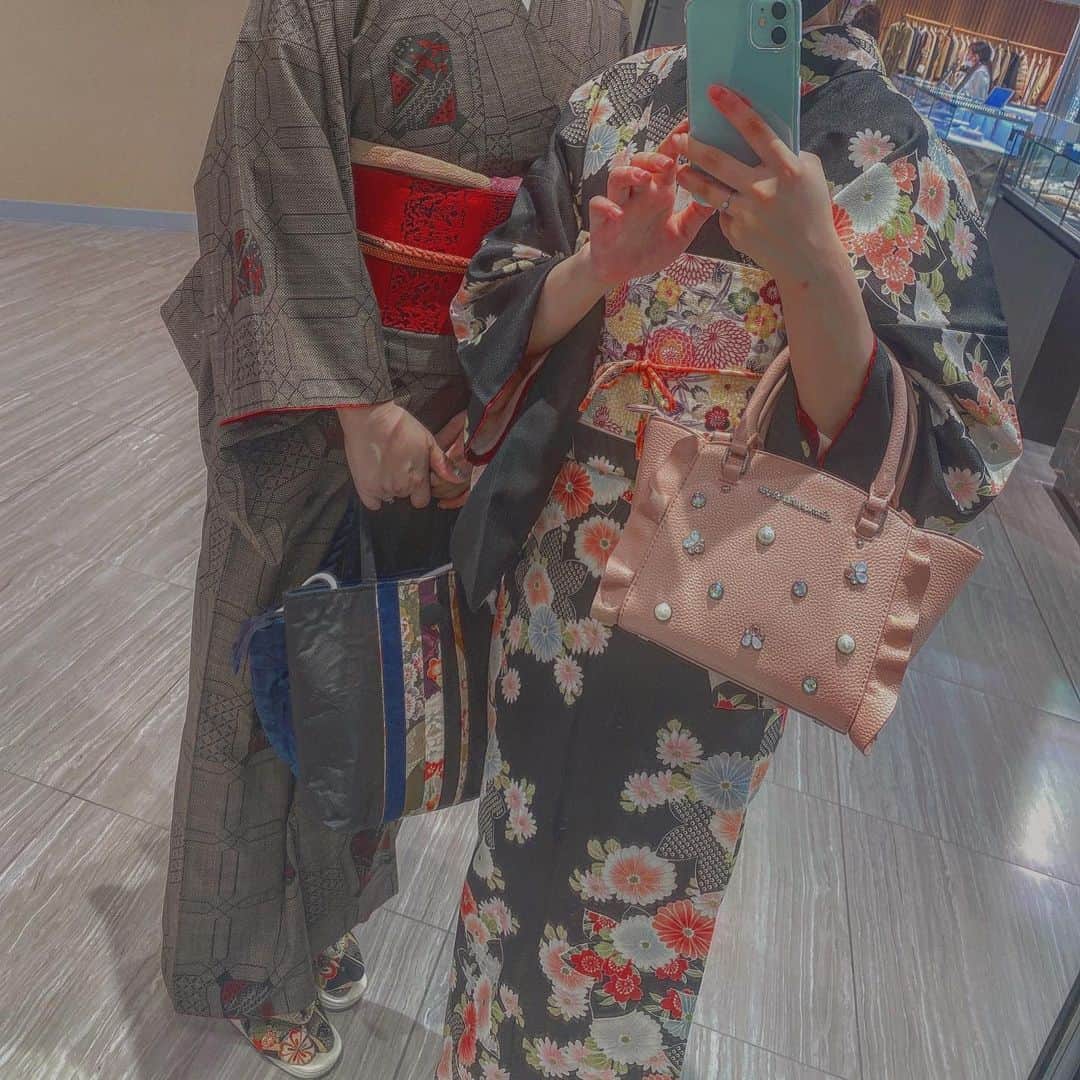 まなさんのインスタグラム写真 - (まなInstagram)「🍁茶筅の玉手箱スイーツ🍁  着付師の母に着物を着せてもらって京都に出かけるのが密かな楽しみ😳✨  毎回違う組み合わせの着物を着せてもらえるのは本当に楽しい。  #着物 #着物女子 #着物コーディネート #おでかけ#京都 #京都カフェ #京都グルメ #京都スイーツ #茶筅 #抹茶スイーツ #抹茶 #玉手箱 #玉手箱スイーツ #京都駅 #関西カフェ #kyotocafe #cafe #kimonostyle #kimonogirl #役者 #デートスポット」11月28日 23時09分 - aihana_1104