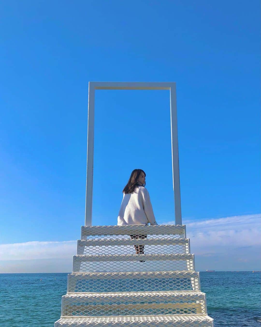 Aoiさんのインスタグラム写真 - (AoiInstagram)「実はこっそり淡路島へ行ってました🌴 気付かないうちにリゾート地みたいになってた🤭❤️ 幸せのパンケーキ淡路島テラスではフォトジェニックな場所ばかり☘️  天国の階段は、海に落ちるんじゃないかとドキドキしながら登ったけど、意外と平気で降りる時の方が怖かった😂  この日、お天気もよくて海も綺麗で気持ちよかったな〜☀️  #travel#淡路島#幸せのパンケーキ#淡路島カフェ #天国の階段 #淡路島旅行 #淡路島 #観光#cafe」11月28日 23時10分 - aoioa