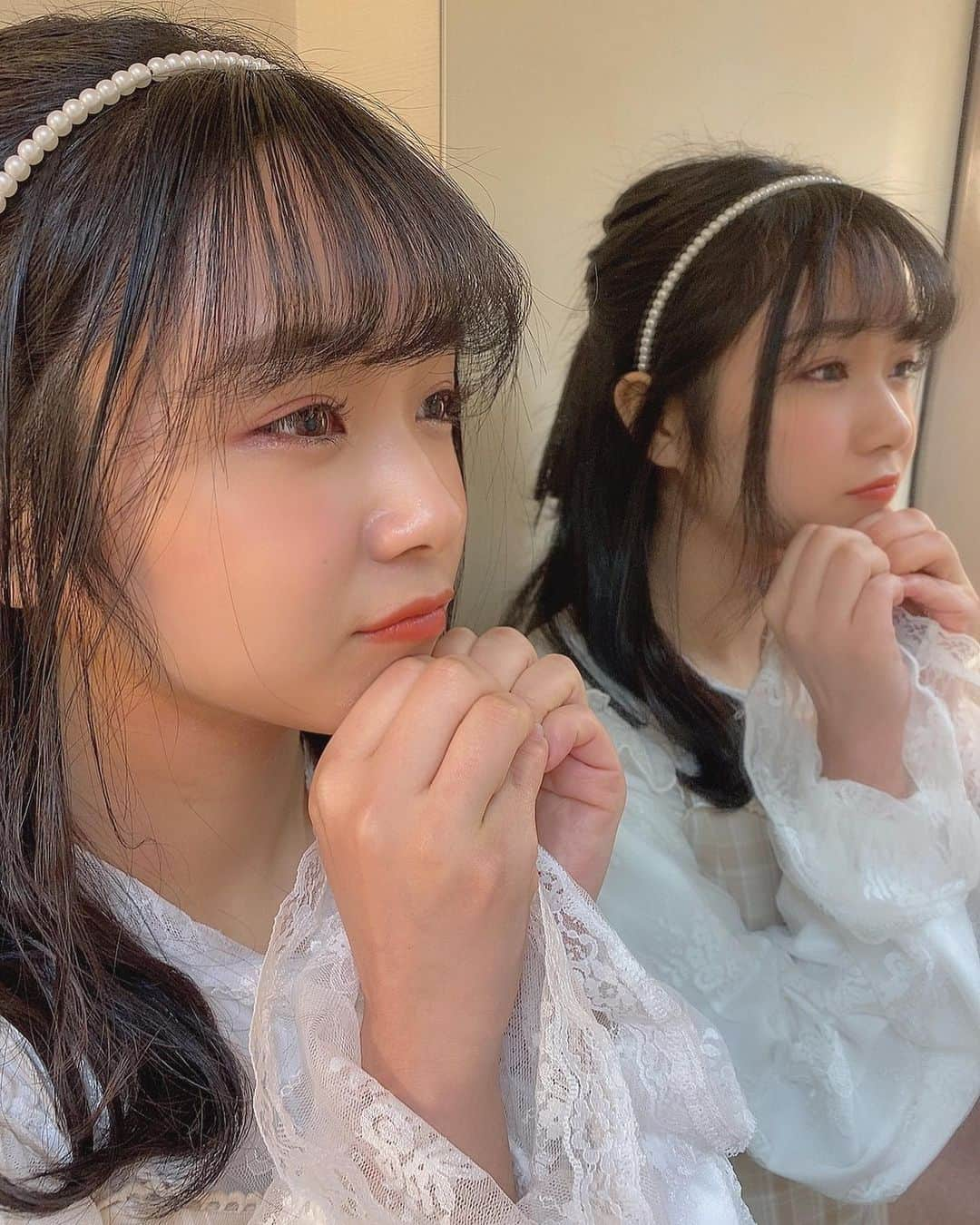 真下華穂さんのインスタグラム写真 - (真下華穂Instagram)「じぶんがふたり。 #鏡 #鏡越し #ngt48 #真下華穂 #white #🤍」11月28日 23時13分 - k.a.h.o.kahochan