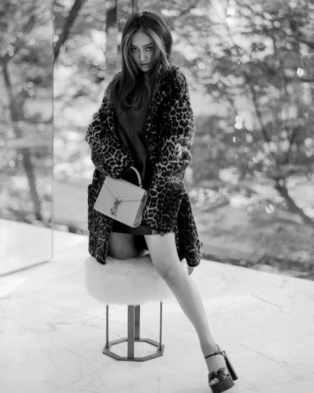 のインスタグラム：「YSL🐆　Good Night. ☪️」