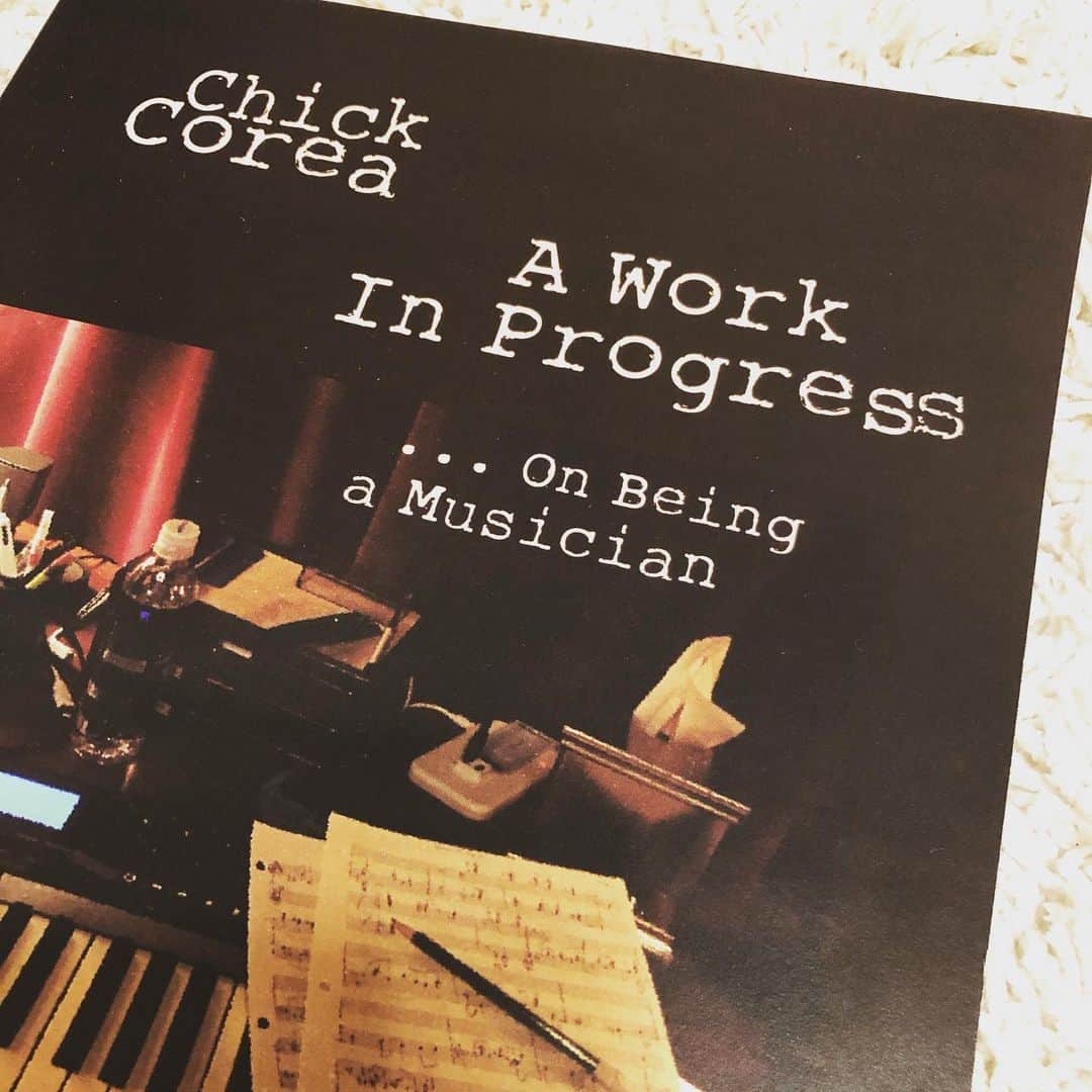 上杉洋史のインスタグラム：「Purchased this Chick Corea book.  #chickcorea #book」