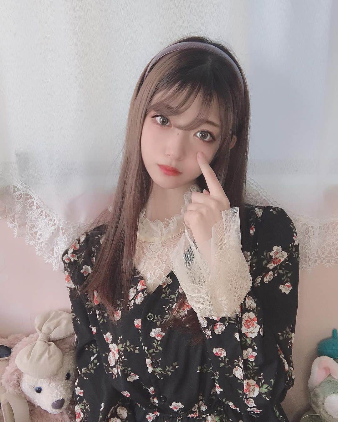れみぱんのインスタグラム：「親知らず抜いて顔腫れておかしなことになってる🐼 今日は安静にしよ🐼 この写真は腫れる前🐭」