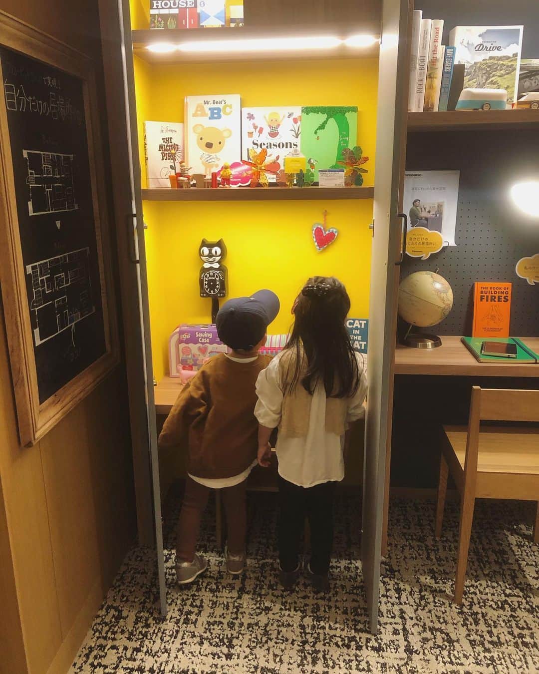 i_am_fukutaroのインスタグラム：「. 一年に一回くらいしか会えてないけど、2人の成長と絡みが 可愛すぎて 癒しパワーすごかった . 2人でキャッキャして追いかけっこしたり あーだこーだ言いながら会話してて 成長が愛おしかった🥺 . . とっても楽しい時間でした . . . #とうやんしゅうちゃん #date」