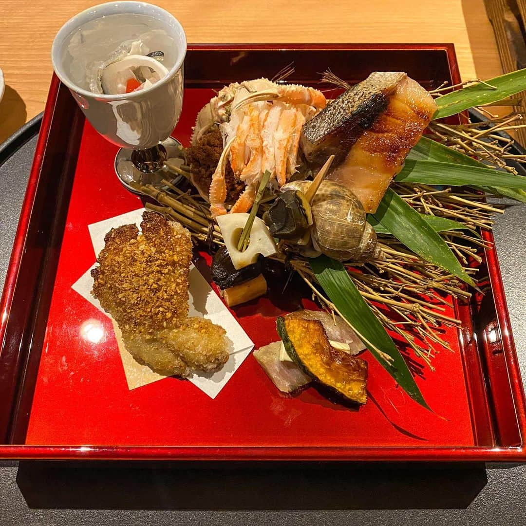 小倉ゆずのインスタグラム：「旬膳わだで食べたよ🍽  旬のセイコ蟹🦀や 松葉蟹🦀を食べれて 幸せでした💠  #北新地 #北新地キャバクラ  #北新地クラブ #北新地クラブエース  #大阪出張#中洲#六本木 #ミナミ #夜遊び #キャバクラ好きな人と繋がりたい #名古屋グルメ #食べ歩き #食べ歩きの旅 #予約困難店  #予約困難店取れる方と繋がりたい #名古屋嬢 #ホステス  #彼氏募集中 #グルメ好きな人と繋がりたい  #美容 #美容好きな人と繋がりたい #かに #かにスタ」