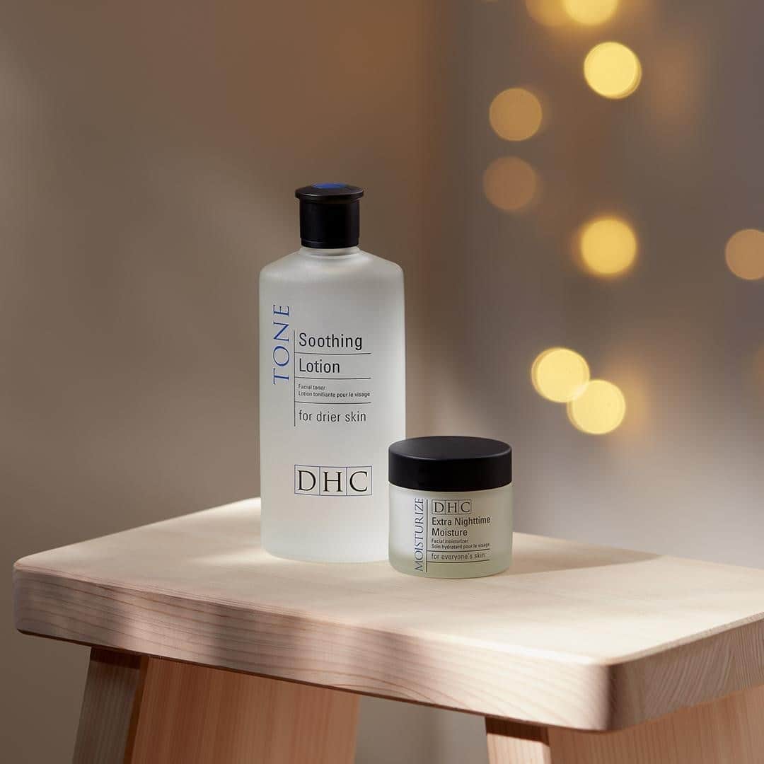 DHC Skincareさんのインスタグラム写真 - (DHC SkincareInstagram)「Find your perfect Double Moisture duo during our Cyber Week sale and save 25% sitewide ✨   PSA: Moisturizing alone after cleansing is not as effective as you might think. When your skin is dry or damp, it's not able to fully absorb or hold onto the hydration and skin benefits of your moisturizer. Using a liquid lotion first leaves your skin soft, hydrated, and prepped for your next products. Your moisturizer locks in all the goodness from your liquid lotion and serums, while boosting your skin with nutrients.  Shop our Signature Double Moisture on DHCcare.com ☝️」11月29日 9時05分 - dhcskincare