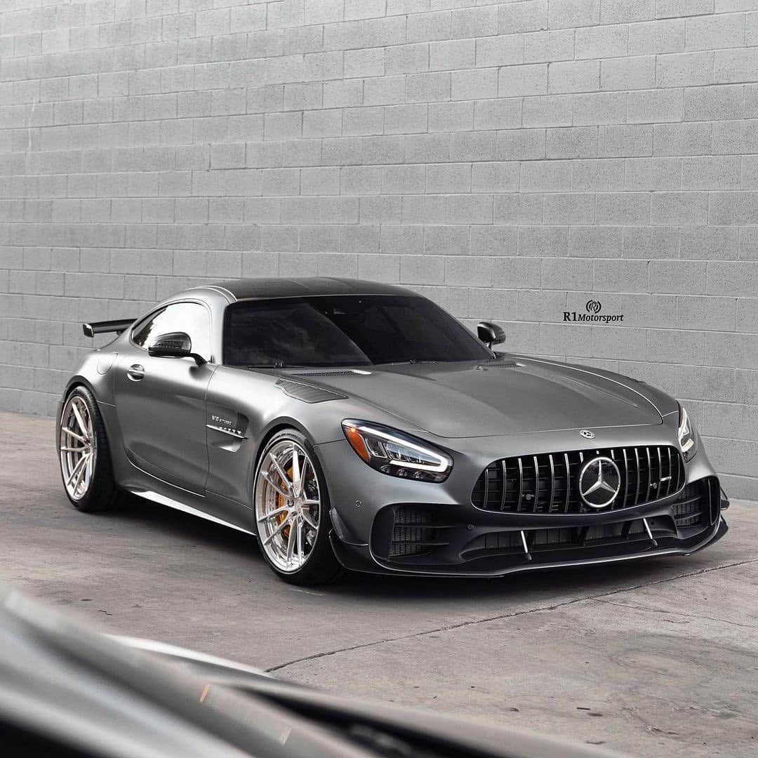 CARLiFESTYLEさんのインスタグラム写真 - (CARLiFESTYLEInstagram)「AMG GT R Pro sitting nicely on @anrkywheels 👍🏽or👎🏽? #carlifestyle」11月29日 9時19分 - carlifestyle