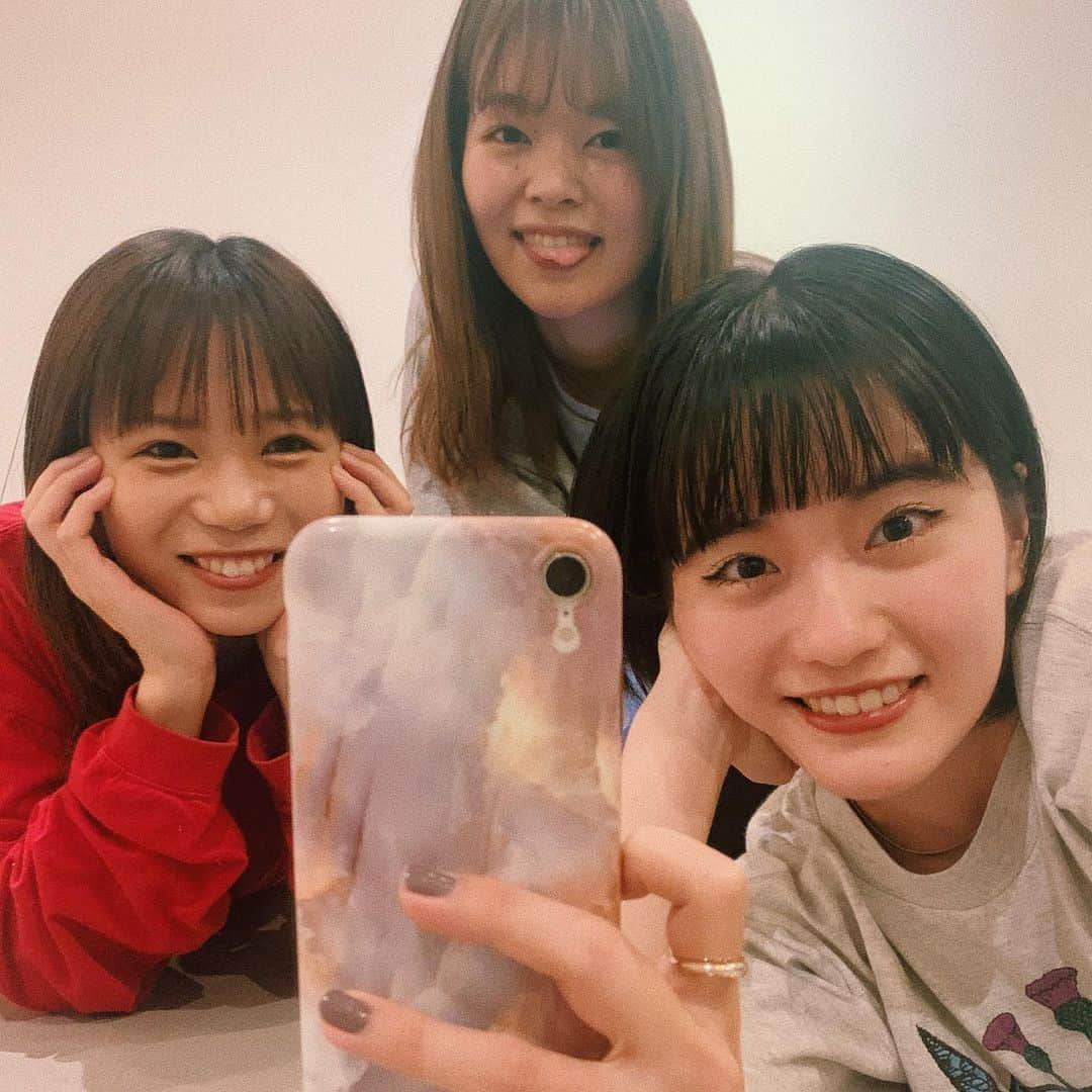 みこさんのインスタグラム写真 - (みこInstagram)「すなちゃんとのダンス部にちーちゃんも来てくれて、3人でBLACK PINK love sick girlおどった💃💃  2人ともめちゃ上手いの。わたしだけへにょへにょ踊ってる。けどそれも楽しい！  すなちゃんが動画見てフリコピするのがほんとにうまくていつも教えてくれる🥺  なんかそれもniziproみたいで楽しい🌼」11月29日 9時41分 - mico_sis