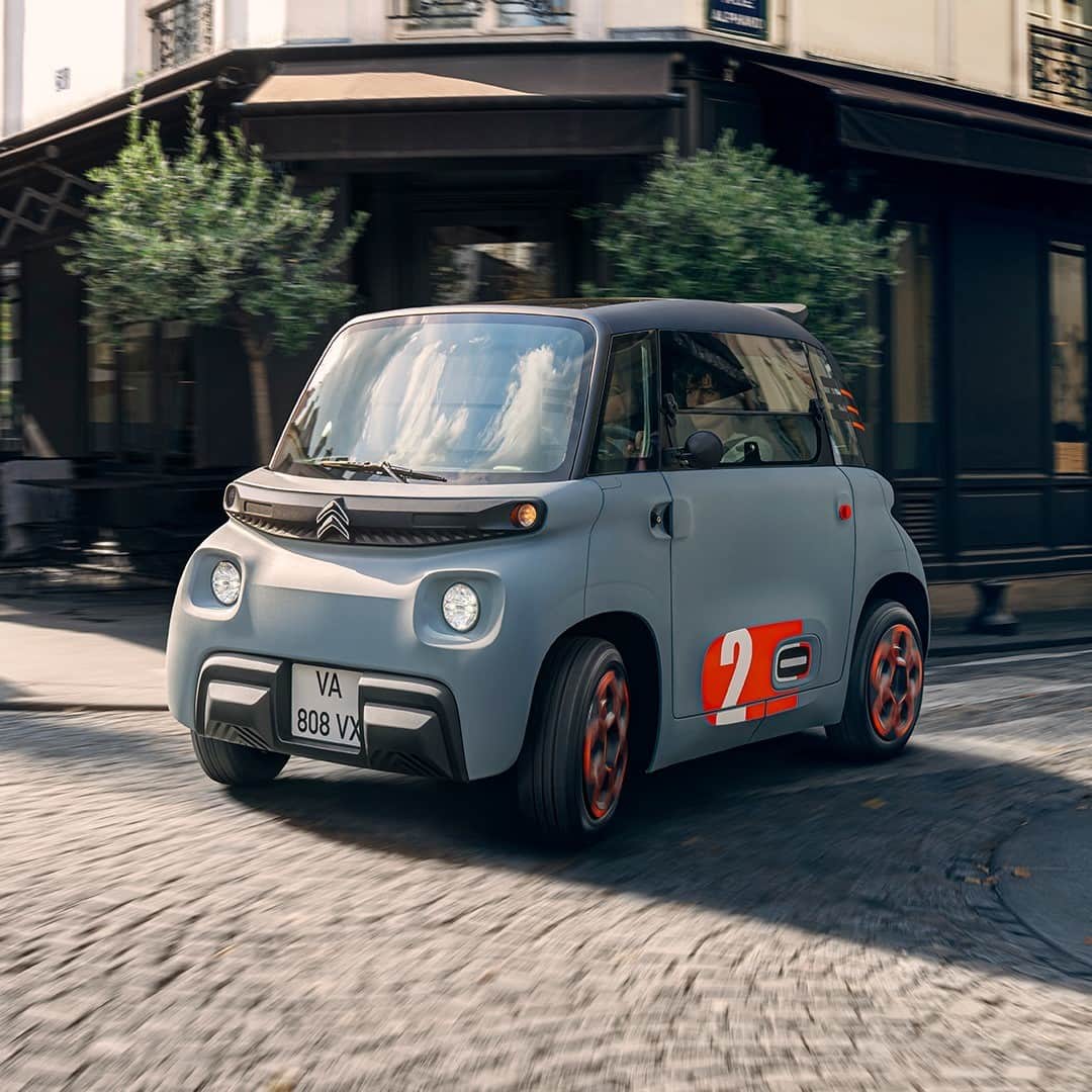 Citroënのインスタグラム：「City traffic can be very demanding... 🤯 Rise to the challenge with Citroën Ami –100% ëlectric and its ultra-compact size! #CitroënAmi #ËlectricforAll #InspirëdbyYouAll #Mobility #UrbanMobility  #Urban #Car #Instacar #CarofInstagram #Lifestyle #Electric #Design #City #Fashion」