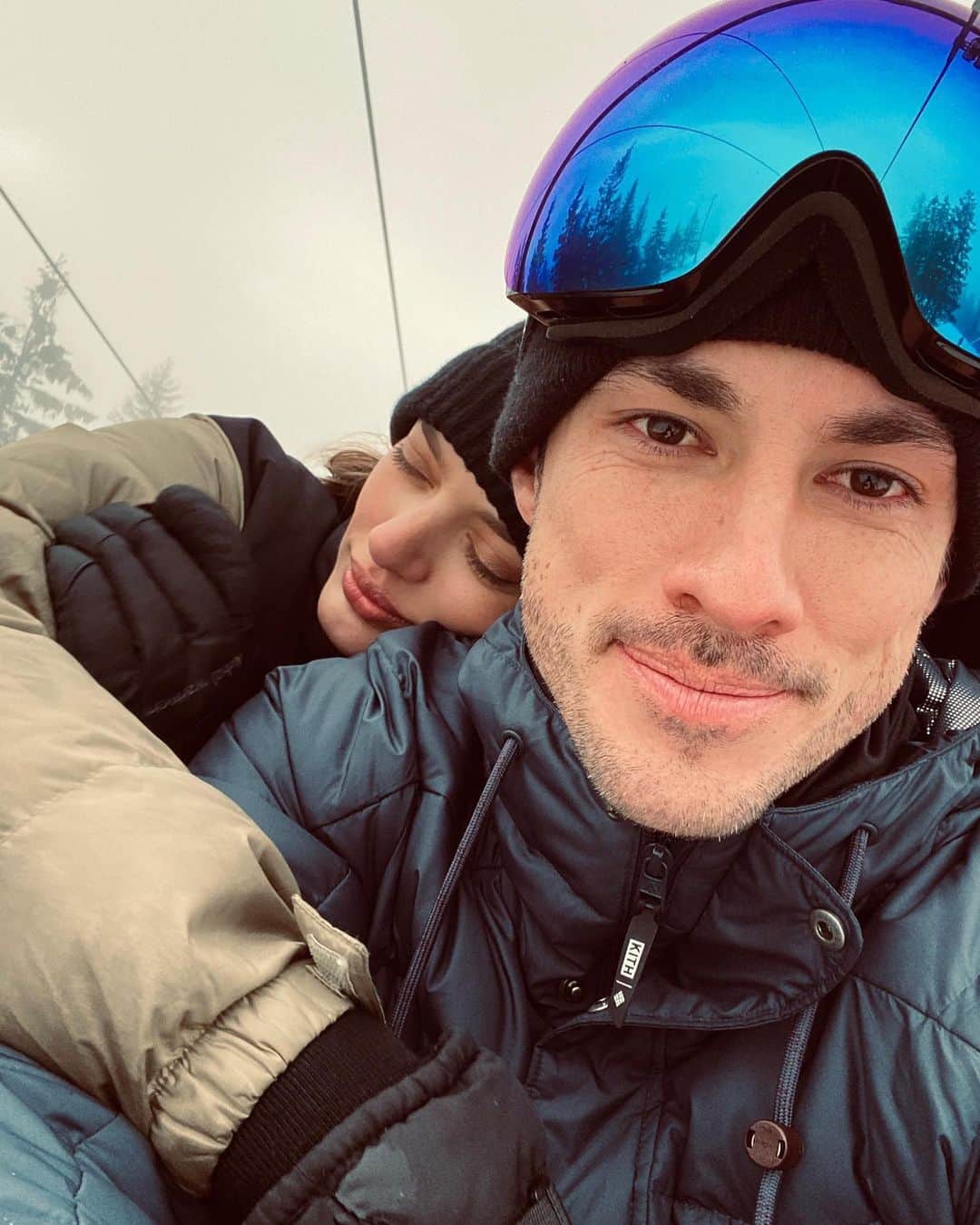 ブレッヒェ・ハイネンのインスタグラム：「❤️❄️🏂」