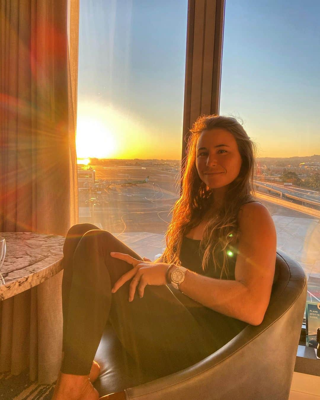 ジョアン・ディファイさんのインスタグラム写真 - (ジョアン・ディファイInstagram)「Jet lag and up since 2:45am but we got gifted by the most beautiful sunrise in San Francisco 😍🌅🤩 #SquadOnAMission @breitling_france」11月29日 1時25分 - johannedefay