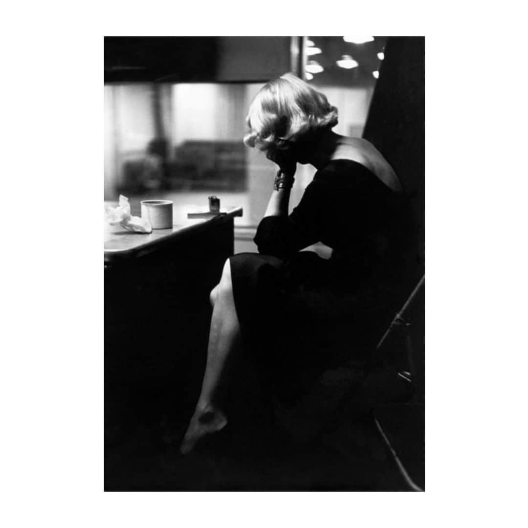 ローラ・ベイリーさんのインスタグラム写真 - (ローラ・ベイリーInstagram)「Eve Arnold  Marlene Dietrich   New York City  1952」11月29日 1時27分 - laurabaileylondon