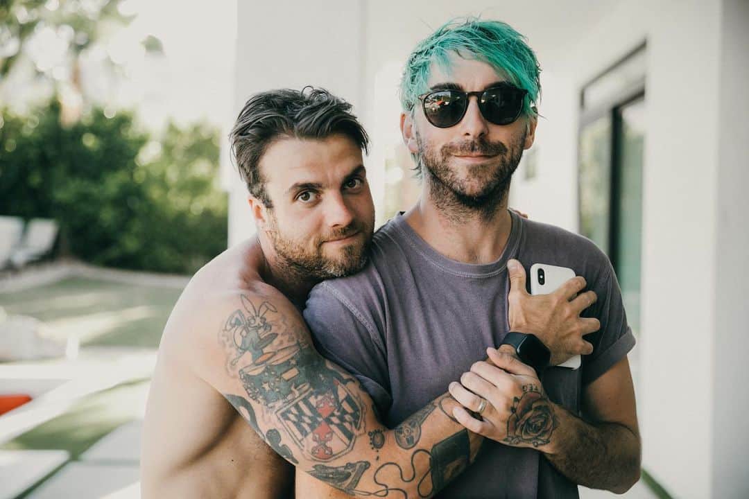 のインスタグラム：「can’t wait until alex lets me get this close to him again. (not covid related, he and the court just “don’t trust” me to be within 50ft of him) whatever.」