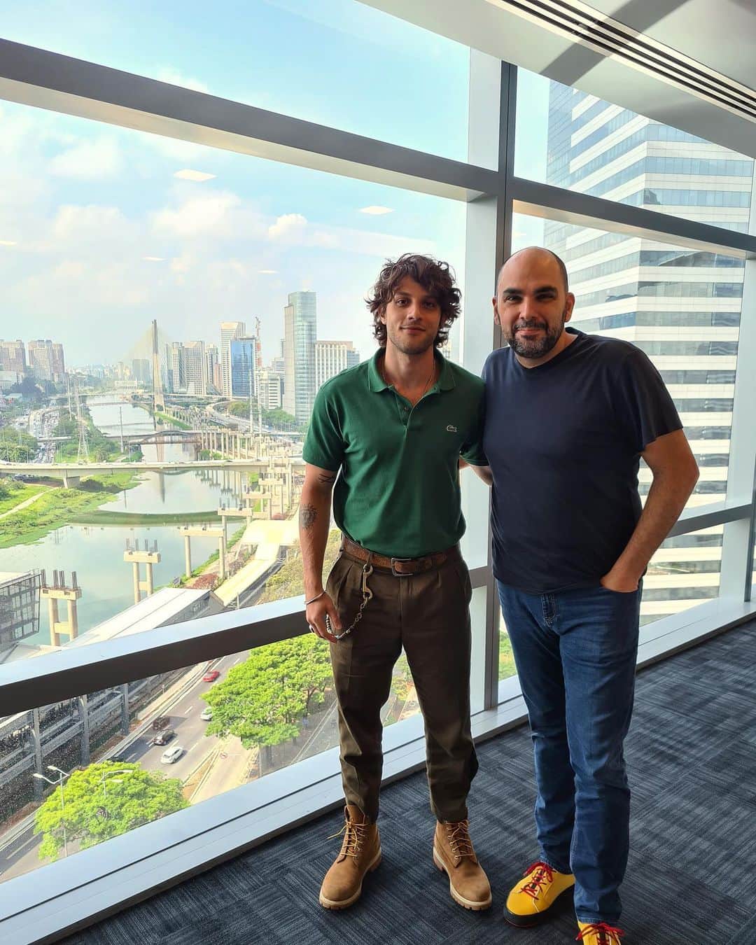 Chay Suedeのインスタグラム：「Ontem tive um almoço super especial na @audibr , obrigado pela recepção calorosa @crawicz , grandes ideias e muita coisa boa por vir :))」