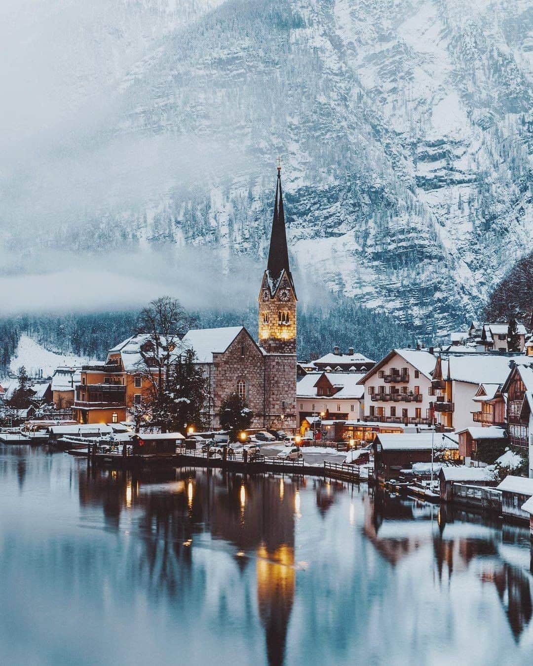 Architecture - Housesさんのインスタグラム写真 - (Architecture - HousesInstagram)「⁣⁣ #Winter architecture lovers, this is for you! ⁣⁣ > 4 lovely pictures of the city of Hallstatt where snow is the protagonist ❄️❄️. How amazing are these buildings all cover in #white? 🌨️ They're almost too good to be true 😜. Which one do you choose? 1, 2, 3 or 4? I read you! 👇⁣⁣ _____⁣⁣⁣⁣⁣⁣⁣⁣⁣ 📸  @lumadeline & @hebenj 📍 Hallstatt, Austria 🇦🇹⁣⁣ #archidesignhome⁣⁣⁣⁣⁣ _____⁣⁣⁣⁣⁣⁣⁣⁣⁣ #hallstatt #austria #architecture #archilovers #architect #beautifuldestinations #wonderful_places #winterarchitecture #winterlanscapes #winterlovers」11月29日 1時50分 - _archidesignhome_
