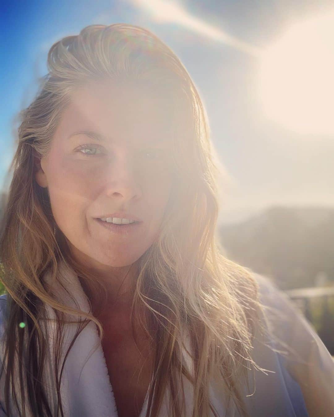 アリ・ラーターのインスタグラム：「Good morning sunshine ☀️」