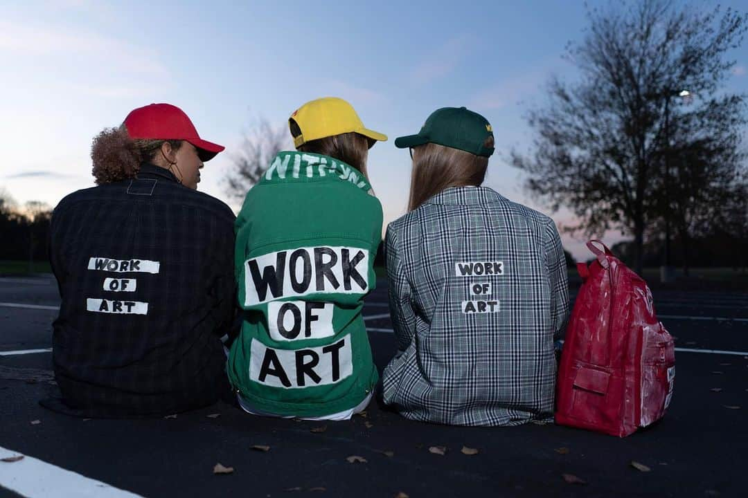 ブリット・ニコルのインスタグラム：「The new Jean Jacket in Green!!!!! 💚 Flannels, Blazers, Hats, Backpacks...We got you sis!!!! You are a Work of Art and we will never stop telling you!!! Haha!!! Have fun checking out the shop today and thank you to every person who has shopped already! 🎒🧢🧥👑 #thewoacollection @shopbrittnicole」