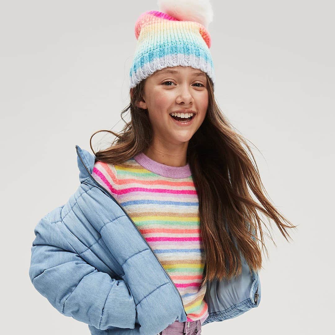 GapKidsさんのインスタグラム写真 - (GapKidsInstagram)「Because we could all use a little extra happy this year. 🌈 . Tap to shop the Happy Stripe.」11月29日 2時01分 - gapkids