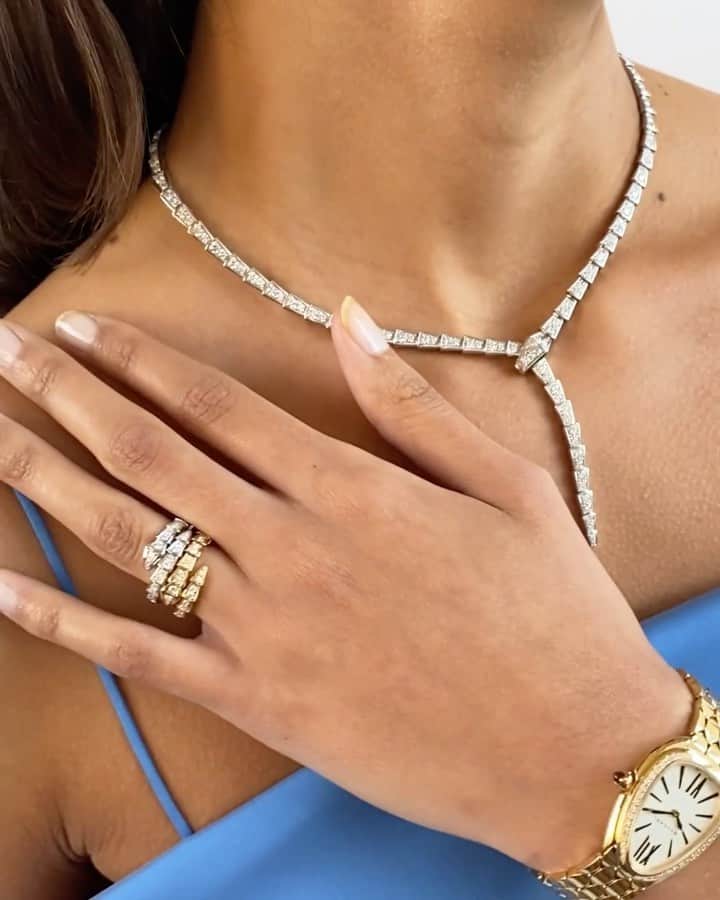 Harrodsのインスタグラム：「Decadent, sophisticated, instantly recognisable; @Bulgari’s #Serpenti embodies the ‘dolce vita’ spirit that has made the brand an enduring symbol of glamour.  #Harrods #HarrodsFineJewellery #BVLGARI  Shop the store through our remote Personal Shopping service (previously known as Virtual Concierge), or shop online at harrods.com.」