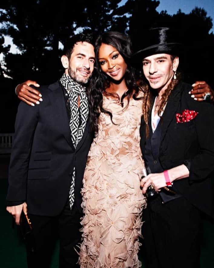 ナオミ・キャンベルさんのインスタグラム写真 - (ナオミ・キャンベルInstagram)「HAPPY BIRTHDAY #JOHN GALLIANO  @jgalliano !! This is a special Birthday for a special and humble  man that I’ve  had the pleasure of knowing for over 33years !! Not only are you a TRUE GENUIS IN ALL YOU DO !! YOU CAN RE INVENT ANY TIME AND PLACE .. ORIGINATOR YOU ARE !! No one can EVER TAKE AWAY YOUR IMMENSE TALENT AND LOVE OF WHAT YOU DO !! BLESSINGS ON THIS SPECIAL DAY !! I hold our memories Fondly , MY LOVE  IS GLUE TO YOU ALWAYS FAM !! ♥️🎂♥️🎂♥️🎂♥️#chosenfamily #johngalliano #juancarlosgalliano #LEGEND」11月29日 2時00分 - naomi