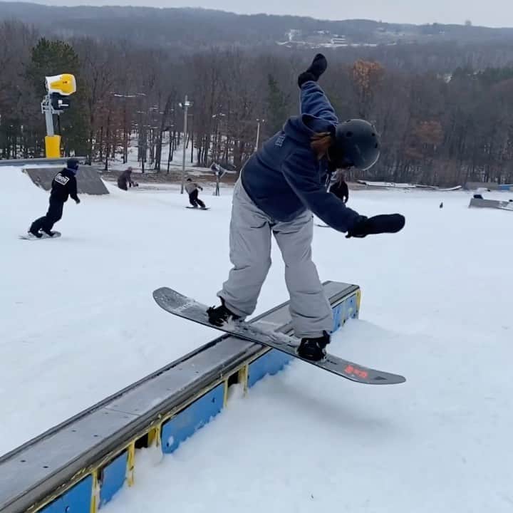アナログクロージングのインスタグラム：「📍Midwest check-in with @graciewarnerr 🎥: @brent_behm」