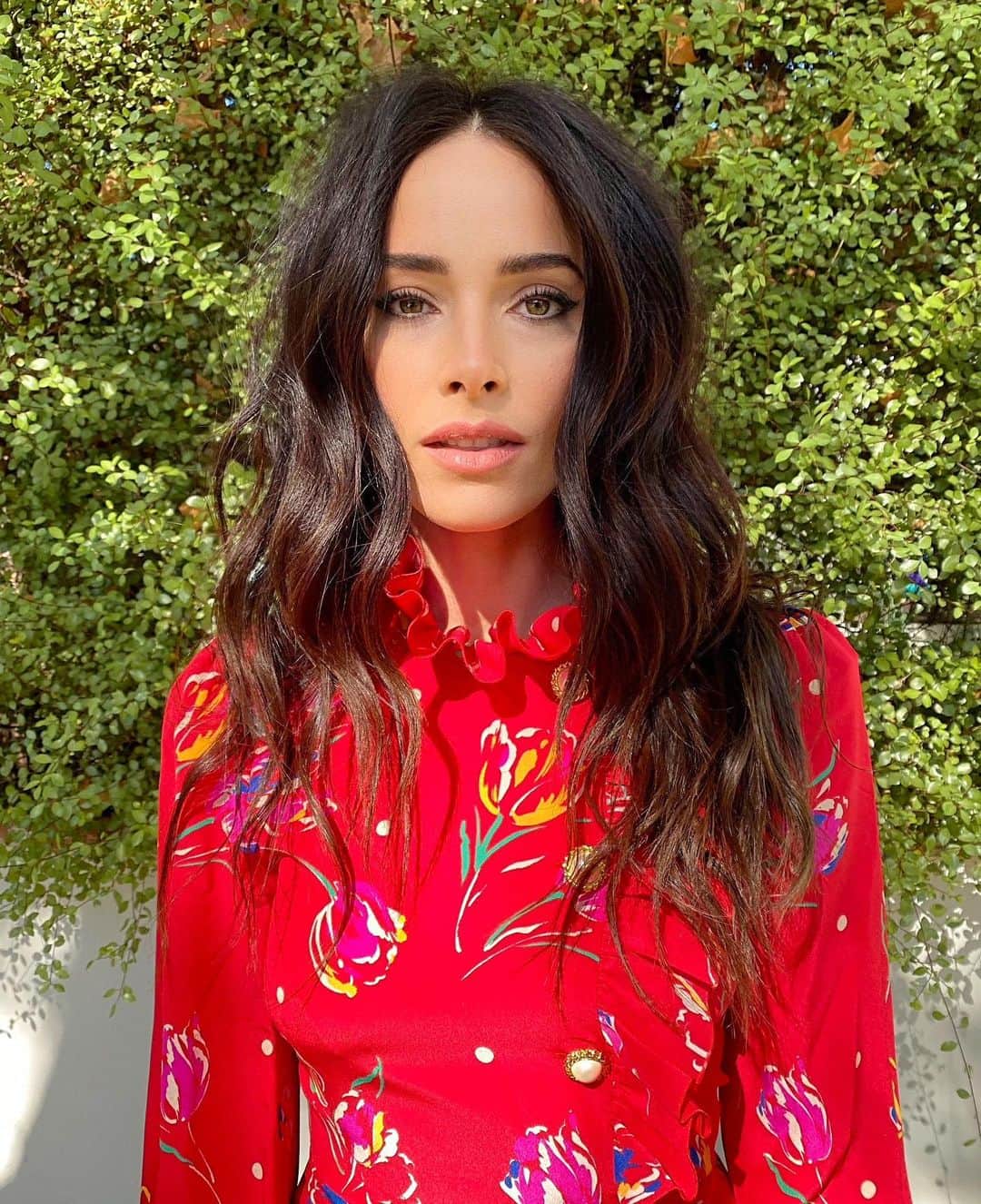 アビゲイル・スペンサーのインスタグラム：「all is merry and bright. #holidayseason #aboutface #holidayfashion 📷 @claytonhawkins」