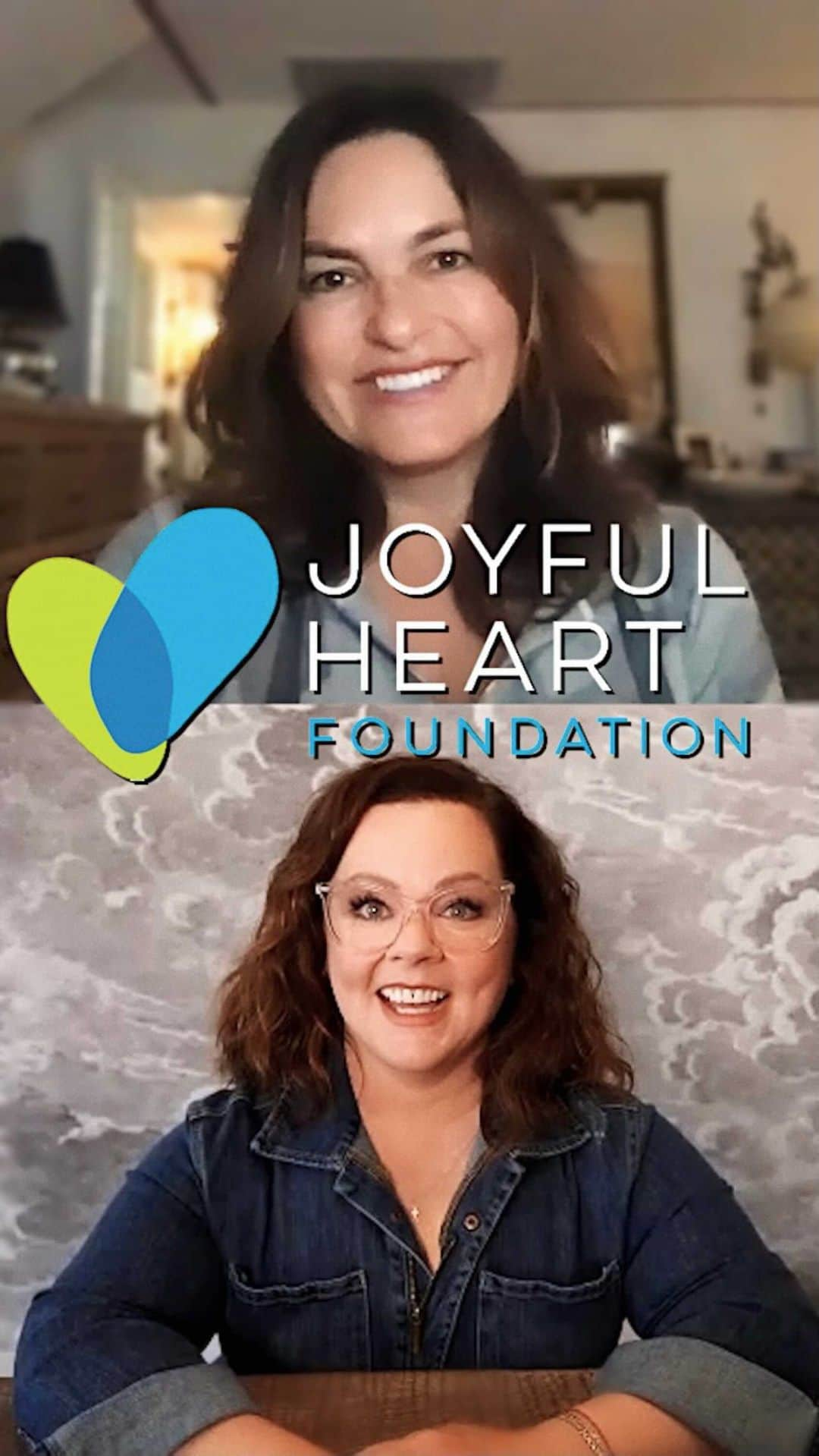 メリッサ・マッカーシーのインスタグラム：「Today is Day 19 of our #20DaysOfKindness campaign and I am so grateful to @therealmariskahargitay for talking with me about her incredible foundation @thejhf. She created the Joyful Heart Foundation as a response to the thousands of letters she received from survivors because of her role as Det. Olivia Benson on @nbcsvu — Mariska saw how desperate they were to be heard, supported and believed so she did just that. The #SuperIntelligence family is so happy to support their mission to end the rape kit backlog in our country and continue to transform society’s response to sexual assault through education and advocacy. Her documentary @iamevidencethemovie explores the shocking number of untested rape kits in the US and how we must work to change that narrative (plus, its available on @hbomax!) I learned so much from Mariska, in just a few short minutes and can’t wait to continue to learn more. Sometimes it just takes one small gesture in someone’s day that can change the trajectory of their entire life. Head over to our kindness hub at 20DaysOfKindness.com to learn more about this amazing foundation and give whatever you can, a dollar, 50 cents...a little bit of love goes a long way. 💙💜」