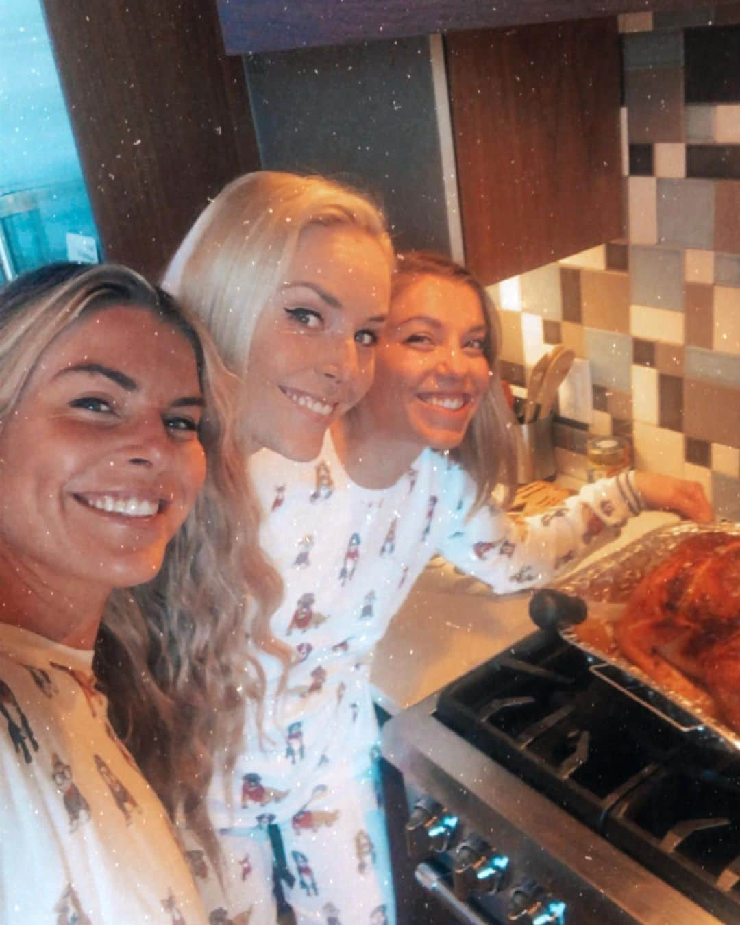 リンゼイ・ボンさんのインスタグラム写真 - (リンゼイ・ボンInstagram)「Three is better than one #sisters #thanksgiving」11月29日 2時25分 - lindseyvonn