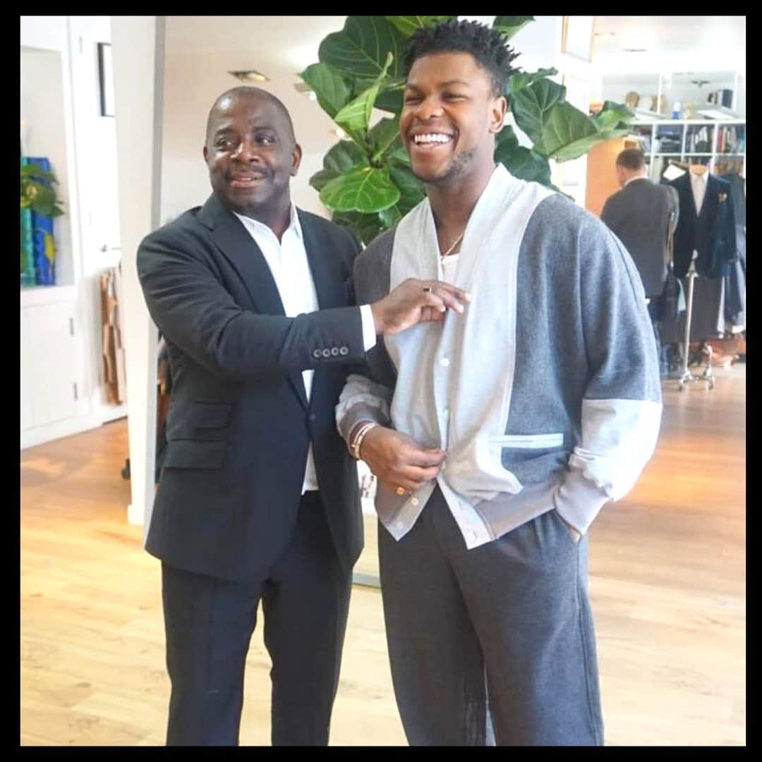 のインスタグラム：「During the costume fitting of @smallaxeseries. We worked with the wonderful @thecostumedirectory and her team to recreate the Charlie Allen cardigan also known as the ‘Perry Como’. This was one on my first pieces that really blew up! Here is @johnboyega as @leroylogan99. Red white and Blu will be on bbc one tommorow night at 9pm.   #perrycomo #johnboyega #smallaxe #ourstories #bts #bespoke #menswear」