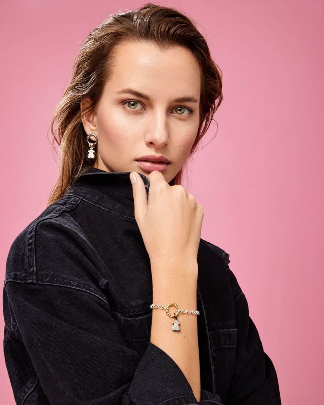 トウスのインスタグラム：「Last days! Don’t miss out our surprises, up to 40% discount on selected items and get an additional 10% discount with the purchase of two or more products. Find out #TOUSBlackFriday dates on tous.com. Link in bio. #TOUSJewelry #TOUSLovers」