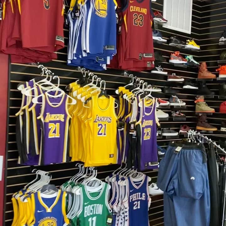 J・R・スミスのインスタグラム：「@teamswishstore check us out! #blackfridaysale」