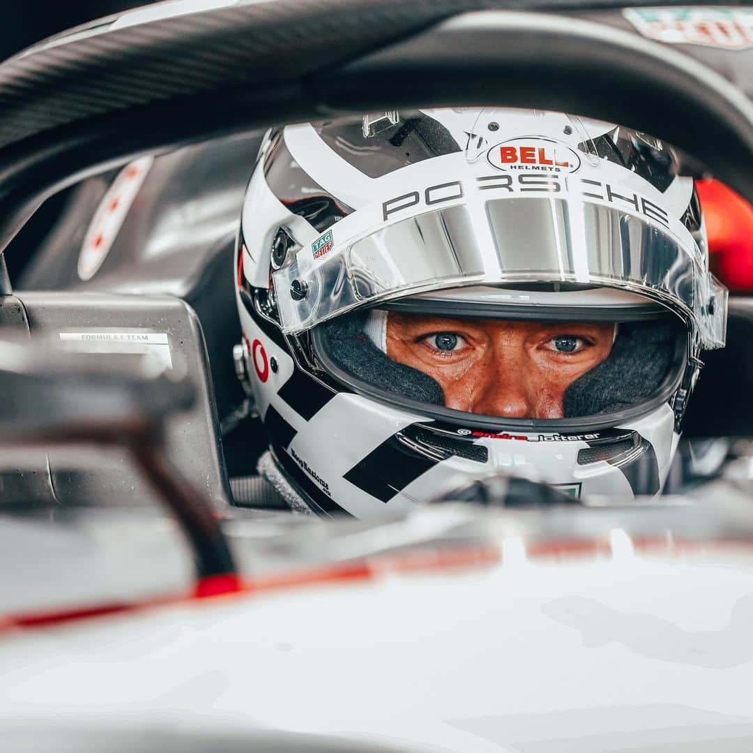 アンドレ・ロッテラーのインスタグラム：「Nice to be back in action with @tagheuerporschefe and everyone  on track for the @fiaformulae official pre season testing. Ended P1 👊」