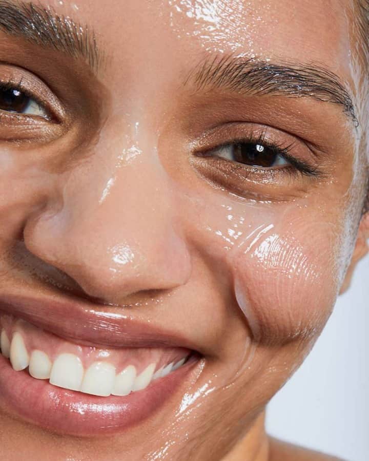 PORTER magazineさんのインスタグラム写真 - (PORTER magazineInstagram)「If there is one thing you can guarantee all skin types, tones and textures needs, it's more moisture. At the link in bio we have rounded up the most hydrating masks that will help to keep your skin plump, fresh and healthy-looking.」11月29日 3時01分 - portermagazine
